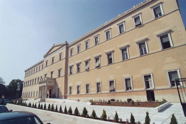 Γέμισε καπνούς το κτίριο της Βουλής έπειτα από βραχυκύκλωμα