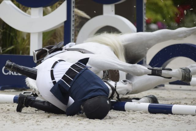 Ατύχημα για την Αθηνά Ωνάση σε αγώνες ιππασίας