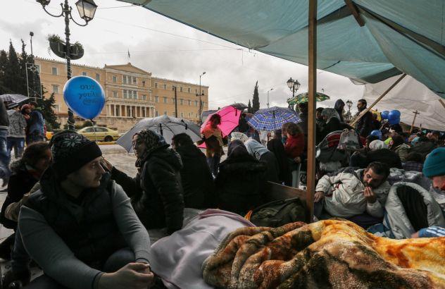 Διακινητές μπλοκάρουν τη διαδικασία ασύλου, καταγγέλλουν σύροι πρόσφυγες