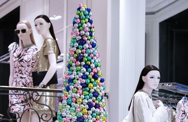 Πώς στολίζουν τα δέντρα οι σχεδιαστές