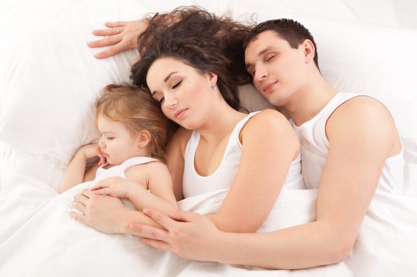 Κίνδυνος άσθματος για τα παιδιά που κοιμούνται μαζί με τους γονείς