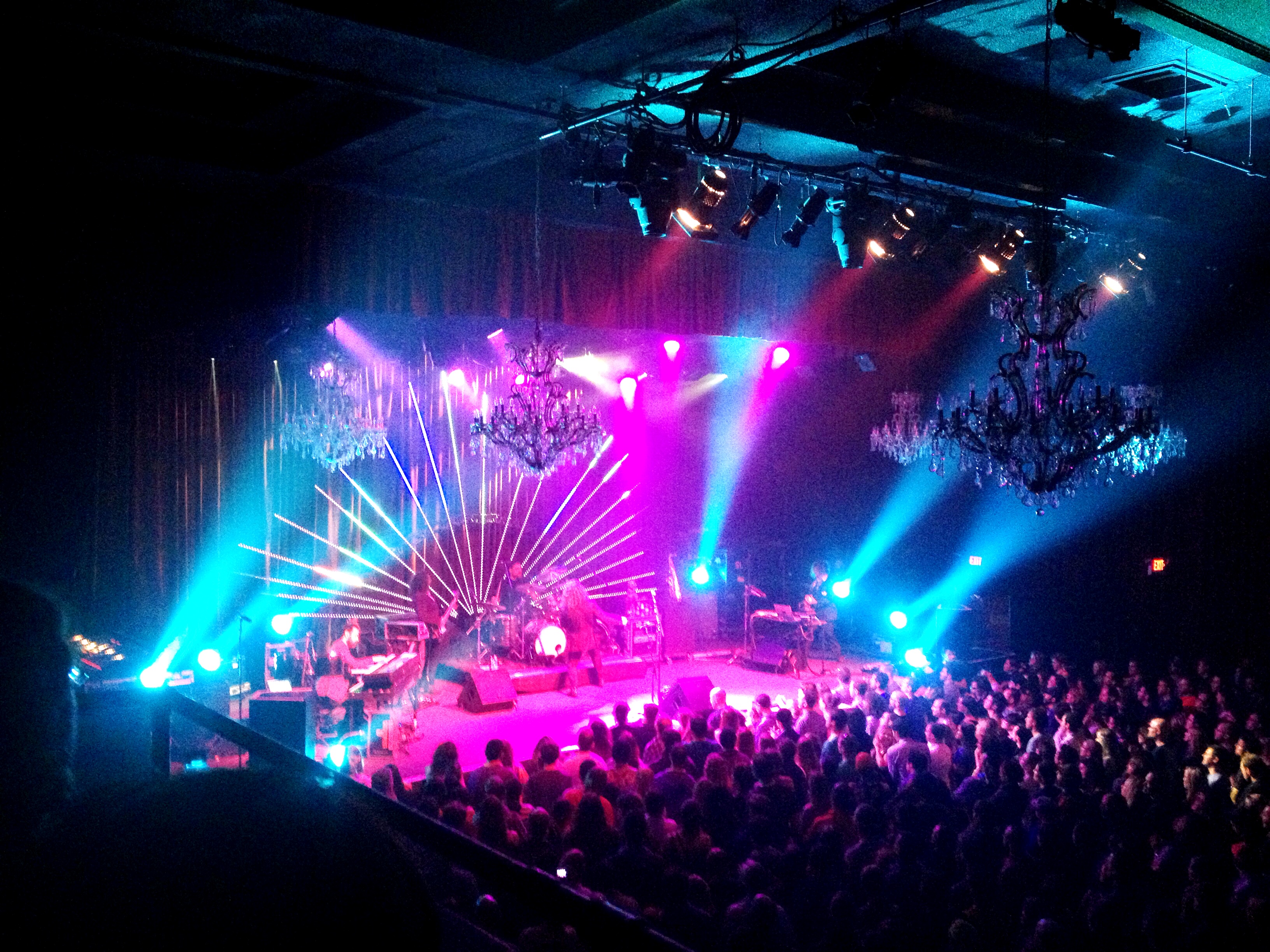 Μελωδικές γιορτές στις μουσικές σκηνές της νυχτερινής Αθήνας