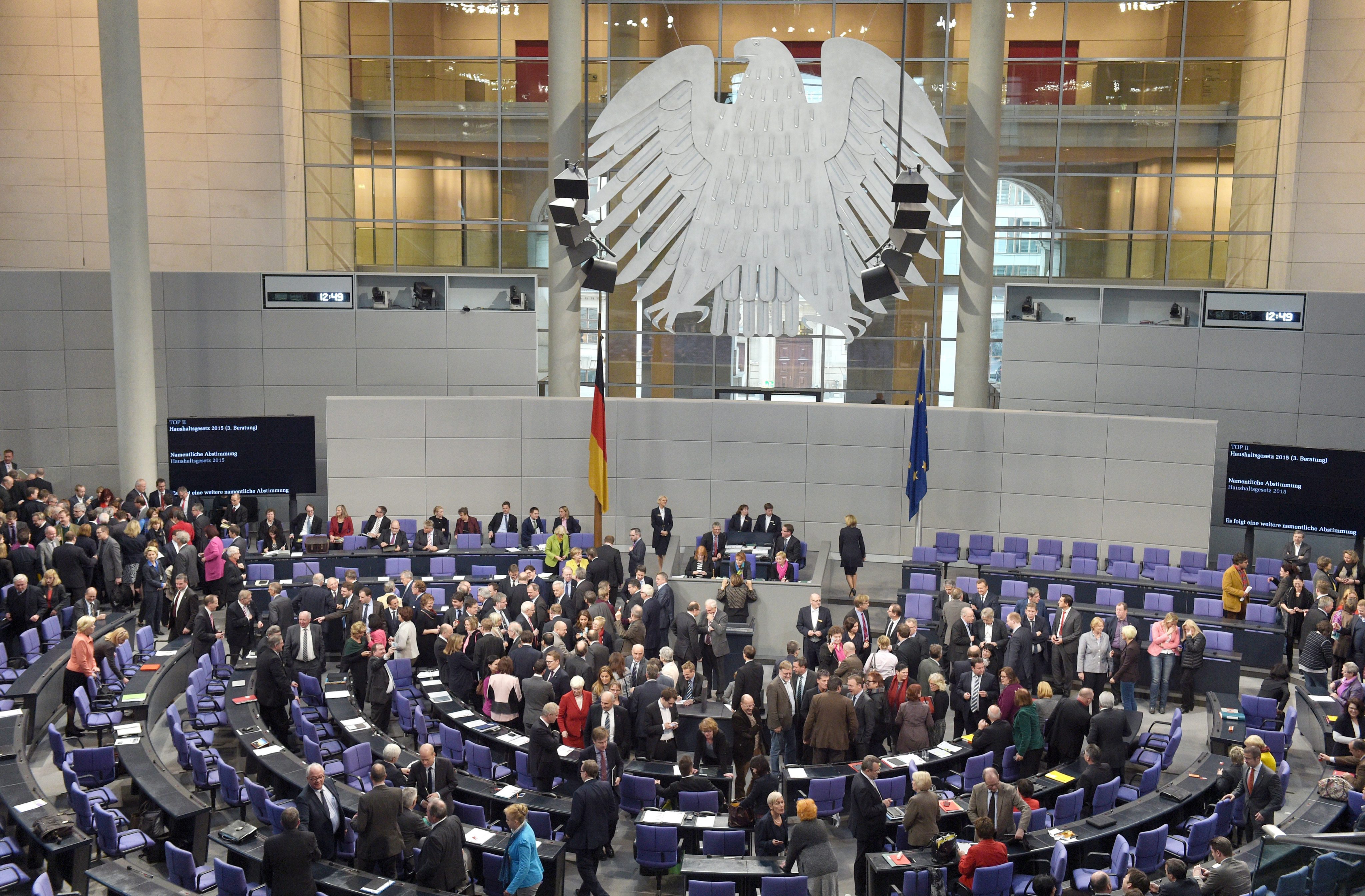 Εγκρίθηκε από τη γερμανική Βουλή η δίμηνη παράταση του μνημονίου