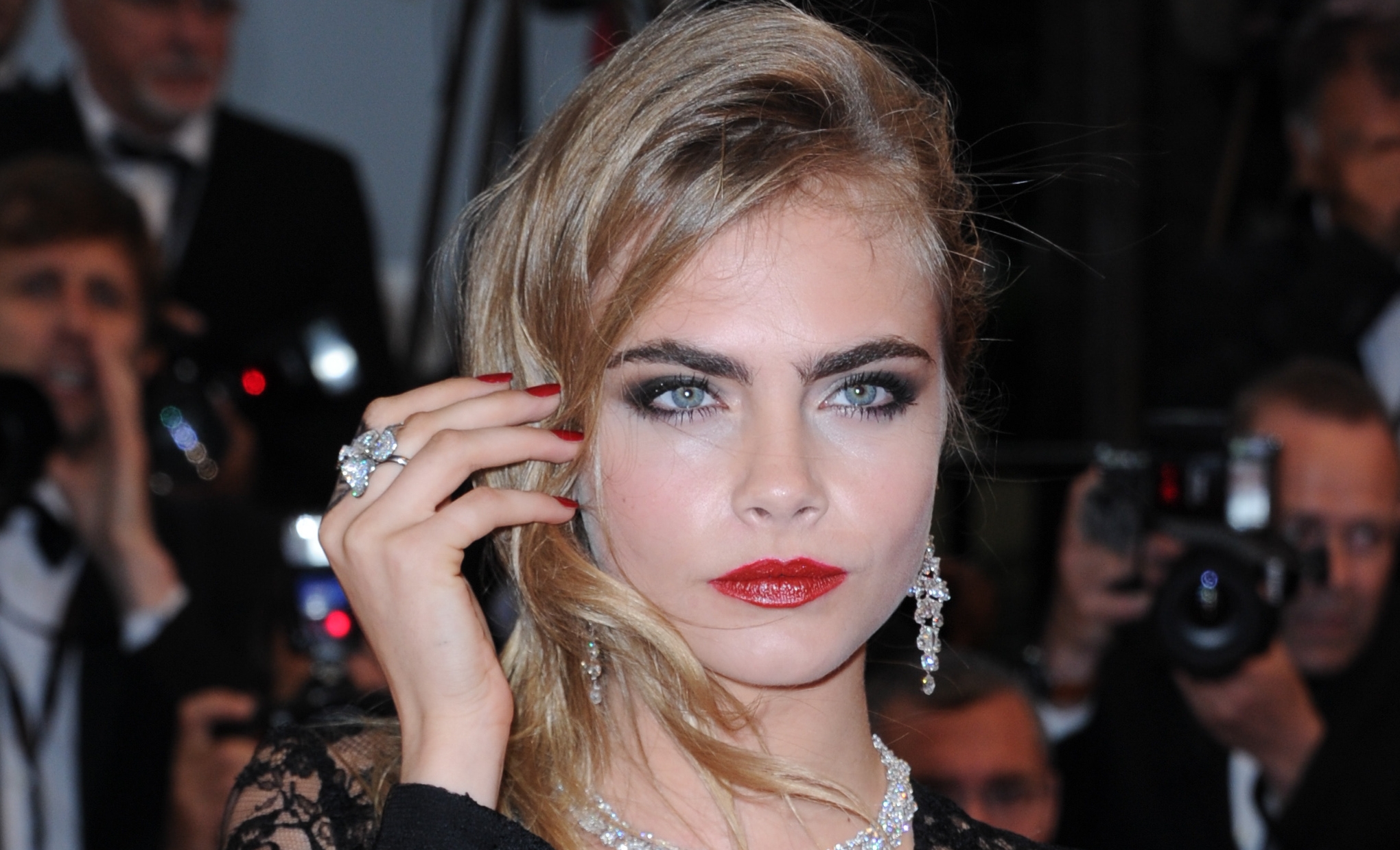 Τι λένε τα φρύδια για το χαρακτήρα μας