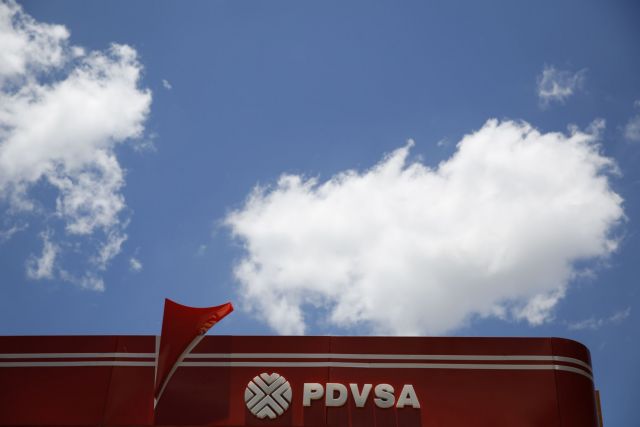 Fitch: H κατάρρευση της τιμής του πετρελαίου σπρώχνει τη Βενεζουέλα στη χρεοκοπία