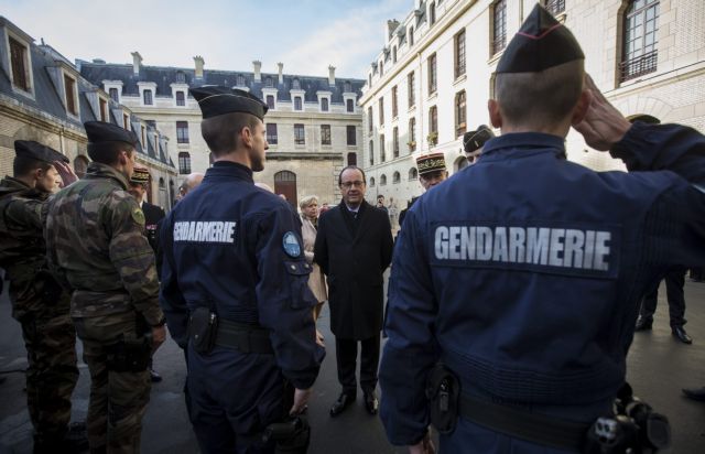 Φανατικός μπήκε σε αστυνομικό τμήμα της Γαλλίας για να σκοτώσει
