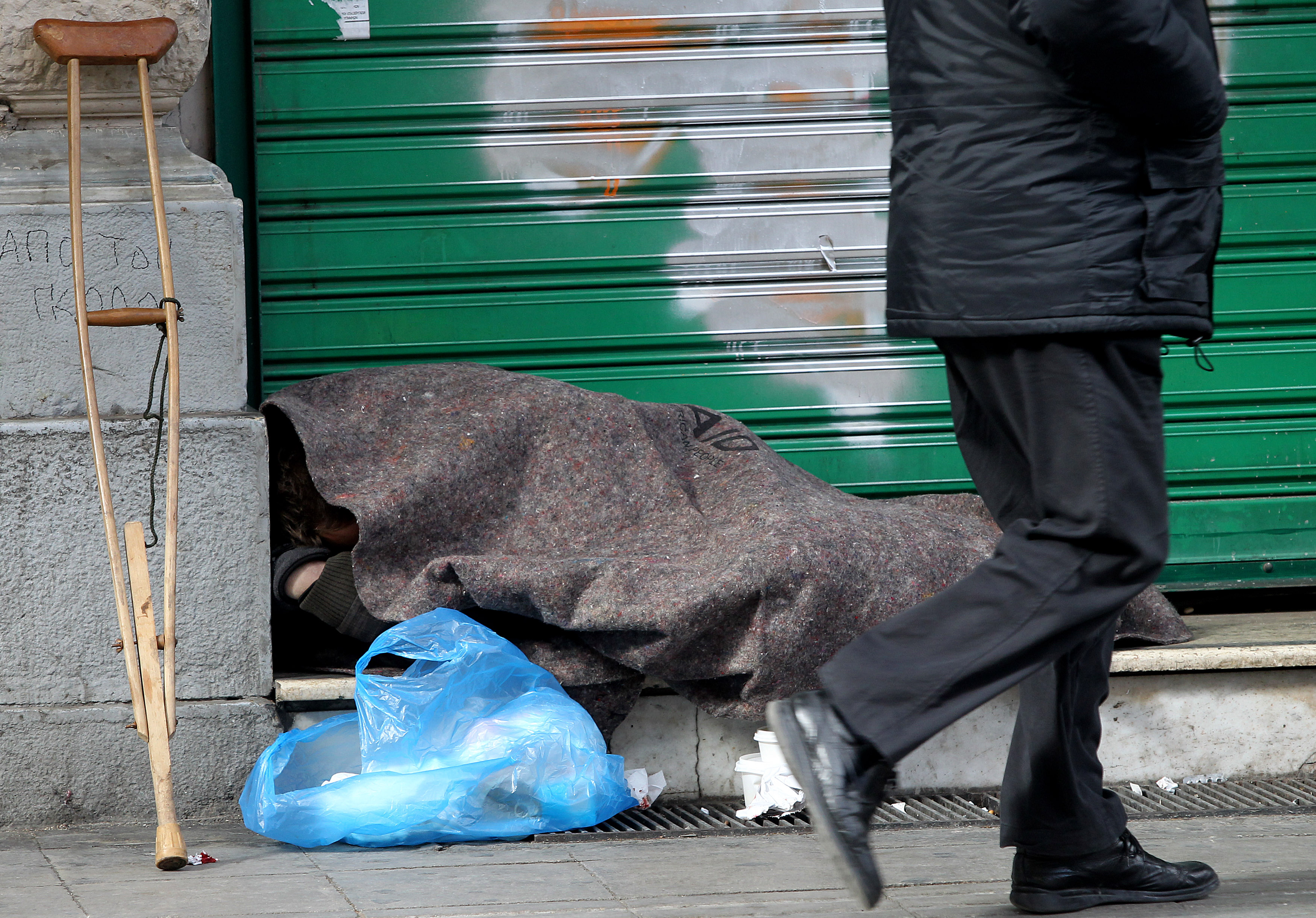 Μέτρα προστασίας αστέγων από το κρύο σε Αθήνα-Θεσσαλονίκη-Πειραιά