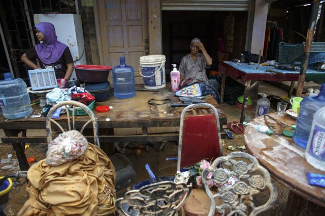 Δεκάδες νεκροί από τις πλημμύρες σε Μαλαισία, Ταϊλάνδη και Φιλιππίνες