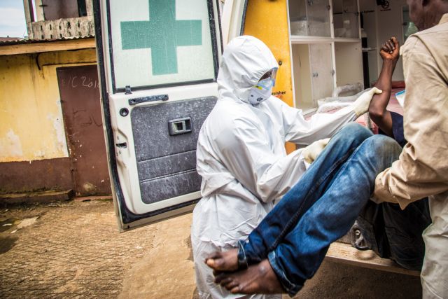 Οι πολιτικές του ΔΝΤ στην Αφρική «επιδείνωσαν την κρίση του Έμπολα»