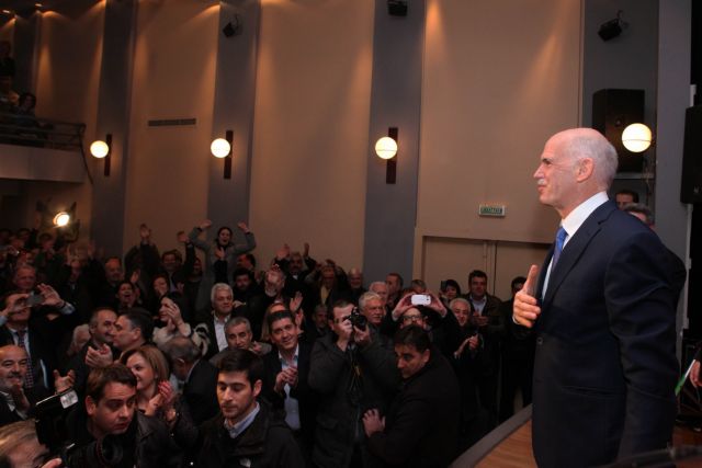 Βολές Παπανδρέου κατά αντιπάλων και «εμπρηστών της οικονομίας»