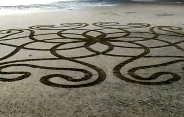 Ρομπότ της Disney μετατρέπει την παραλία σε μπλοκ ζωγραφικής