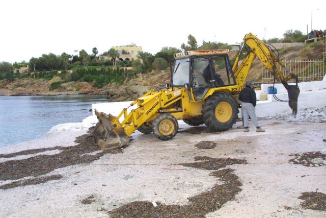 Κατεδαφίστηκε παράνομη εξέδρα που κατασκεύασε ο δήμος Στυλίδας