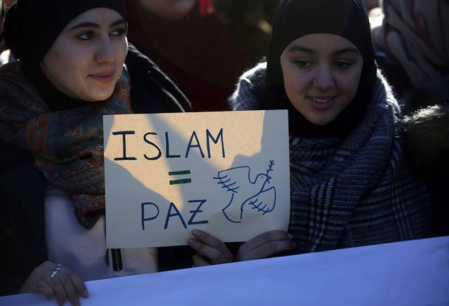 Η Μέρκελ σε διαδήλωση μουσουλμάνων υπέρ της ανεκτικότητας την Τρίτη