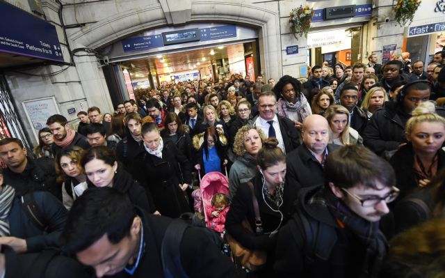 Λονδίνο: Χάος στις μετακινήσεις λόγω απεργίας των οδηγών λεωφορείων