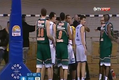 Υψηλά πρόστιμα σε Ρόουλαντ και Μεχία για τη γροθιά στον οπαδό