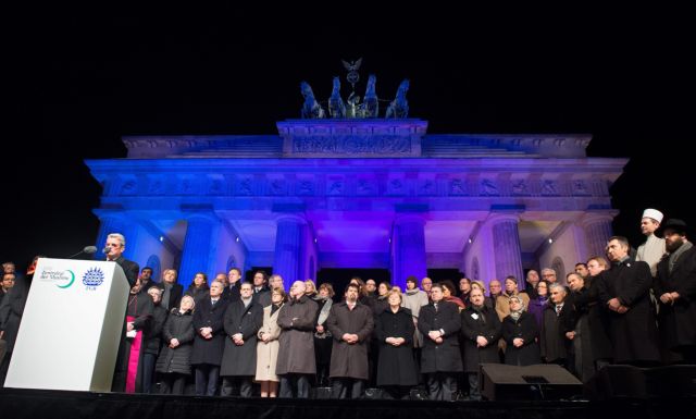 Βερολίνο: Μέγα πλήθος στη διαδήλωση κατά της ισλαμοφοβίας