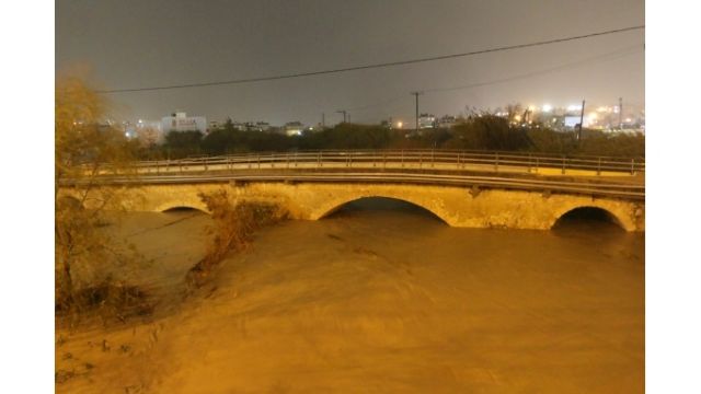 Κινδύνεψαν άνθρωποι από τις πλημμύρες στο Ηράκλειο Κρήτης