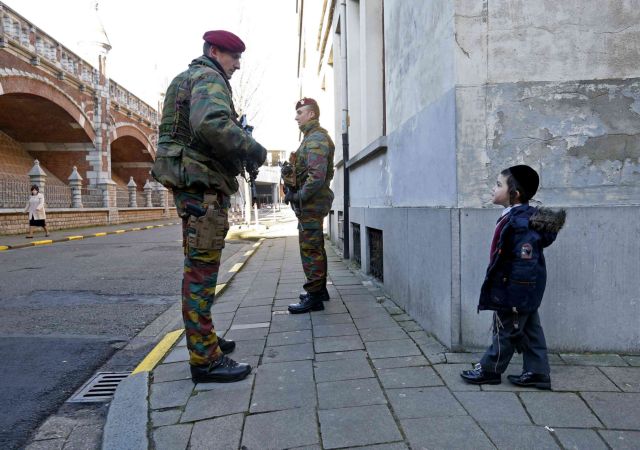 Στρατιώτες εμφανίστηκαν στους δρόμους και «ευαίσθητα» σημεία του Βελγίου
