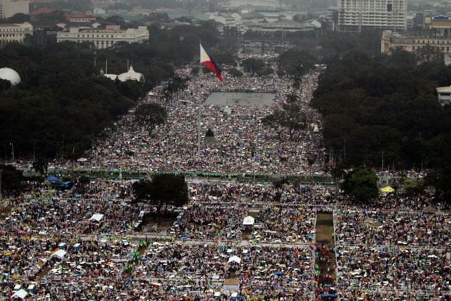 Έξι εκατομμύρια πιστοί σε πάρκο στη Μανίλα για να ακούσουν τον Πάπα