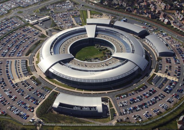 Βρετανία: Λαβράκι σε email ρεπόρτερ έψαχναν οι μυστικές υπηρεσίες