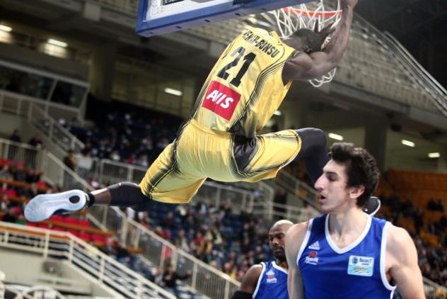 Ο Μενσά-Μπονσού αναδείχθηκε πολυτιμότερος παίκτης