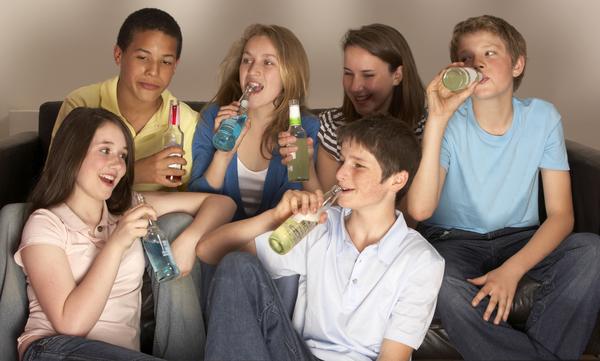Έφηβοι: Τι να πίνουν όταν βγαίνουν έξω με τους φίλους τους