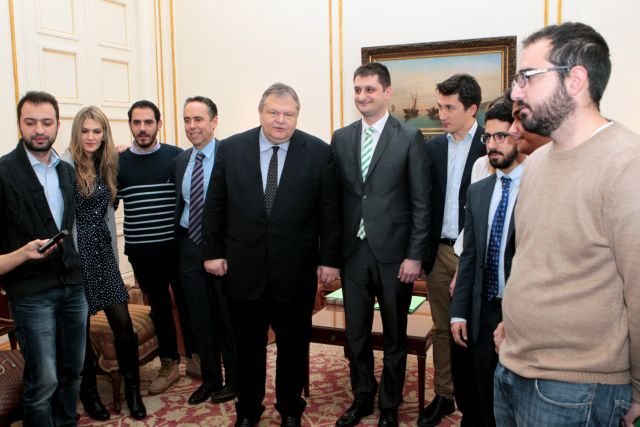 Βενιζέλος: Υποχρέωσή μας να δώσουμε χώρο στα νέα παιδιά