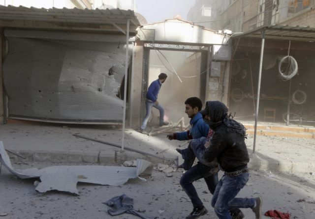 «Τουλάχιστον 43 άμαχοι νεκροί» σε συριακούς βομβαρδισμούς κατά της ISIS