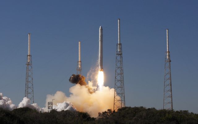 H Google επενδύει στη SpaceX για αστερισμό δορυφορικού Διαδικτύου