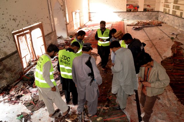 Αιματοκύλισμα από επίθεση εναντίον σιιτικού τεμένους στο Πακιστάν