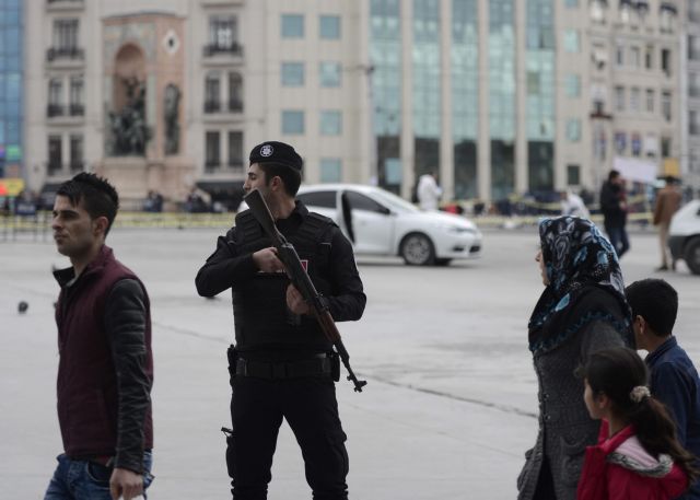 Επίθεση με καλάσνικοφ κατά αστυνομικών στην Κωνσταντινούπολη