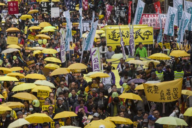 Χονγκ-Κονγκ: Στους δρόμους χιλιάδες διαδηλωτές υπέρ της Δημοκρατίας