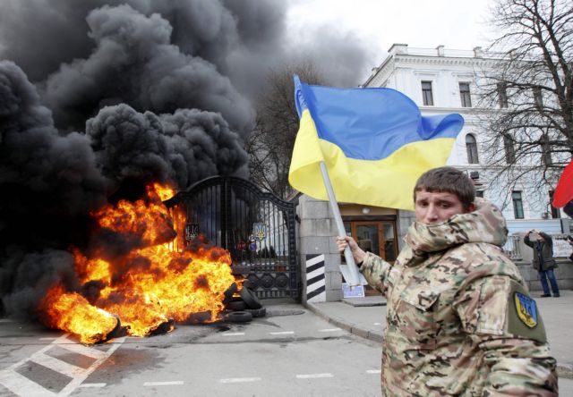 ΗΠΑ: Υπό εξέταση ο εξοπλισμός του Κιέβου κατά φιλορώσων αυτονομιστών
