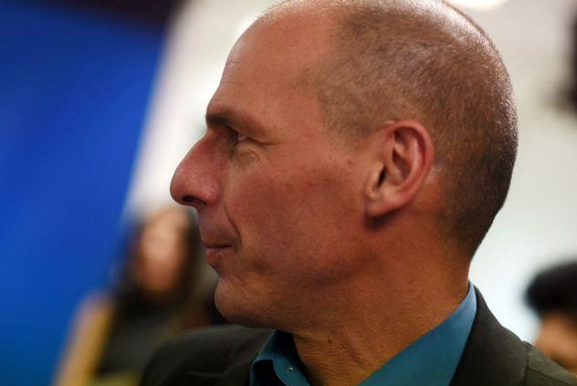 Συνεχίζεται η αντιπαράθεση Βαρουφάκη – Νίξον στο twitter