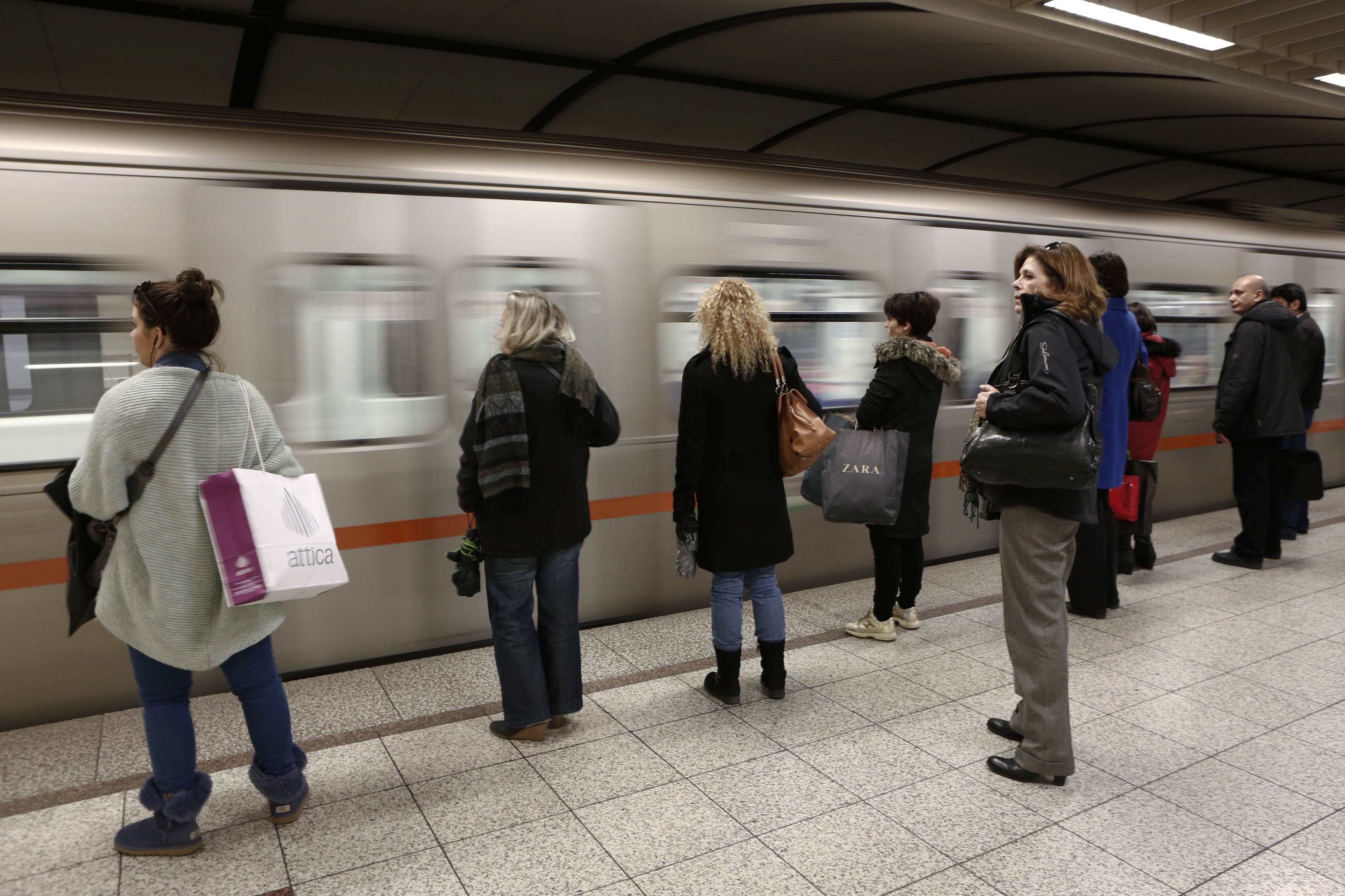 «Πάρτι» κάνουν τα μικρόβια στους συρμούς και σταθμούς του Μετρό