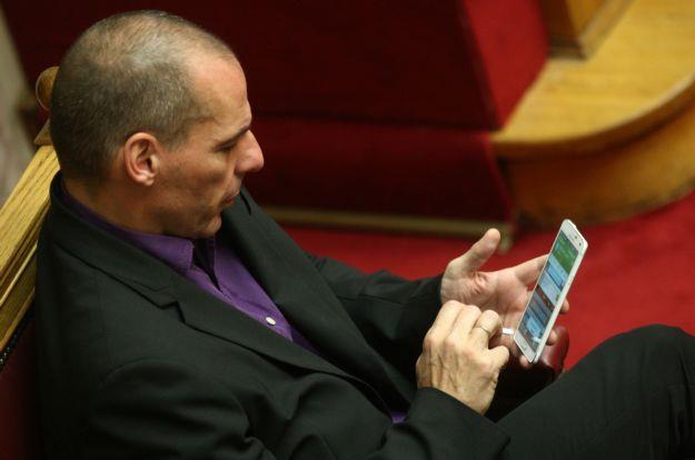 Συνοδεία Γκαλμπρέιθ ο Γ. Βαρουφάκης στη Βουλή