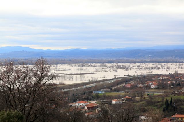 Επιτυχής η επιχείρηση απεγκλωβισμού μεταναστών από νησίδα στον Έβρο