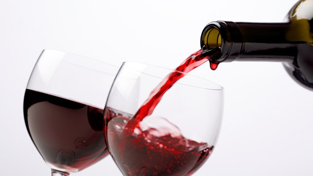 Ένα ποτήρι κόκκινο κρασί σας βοηθά να χάσετε τα περιττά κιλά