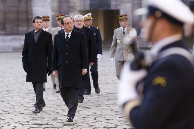 Σε κάμψη -ξανά- η δημοτικότητα του Ολάντ και του γάλλου πρωθυπουργού