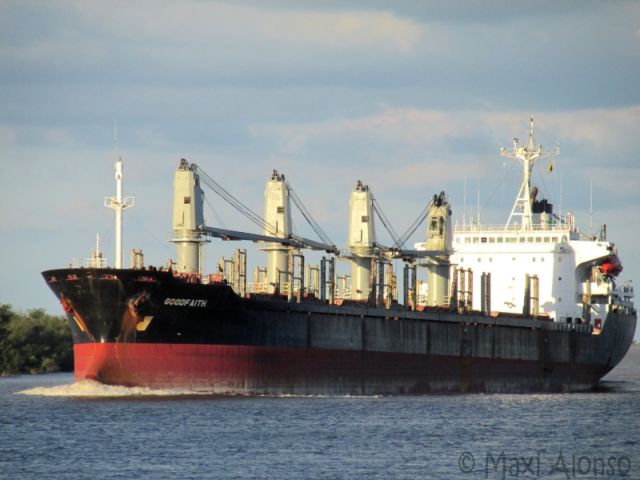 Φορτηγό πλοίο προσάραξε ανοιχτά της Άνδρου