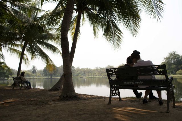 Η Ταϊλάνδη ζητά από τους νέους να μην κάνουν σεξ του Αγίου Βαλεντίνου