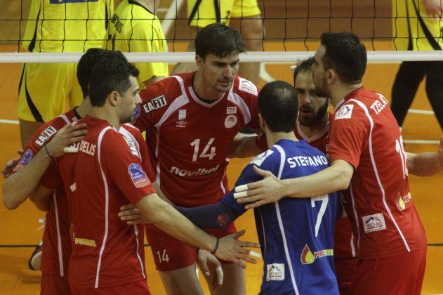 Ο Ολυμπιακός κέρδισε εύκολα την ΑΕΚ, στον εξ αναβολής αγώνα