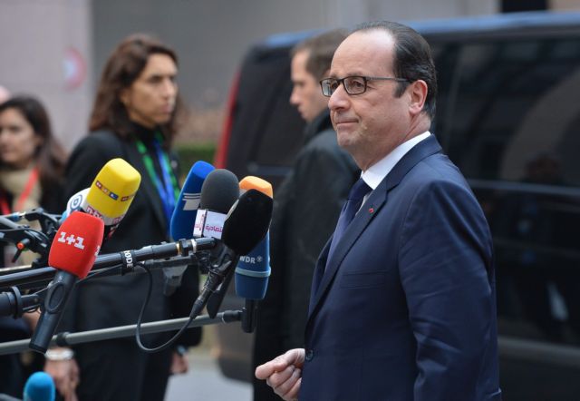 Καθοριστικές οι επόμενες ώρες για την Ουκρανία, λέει ο Ολάντ από τις Βρυξέλλες