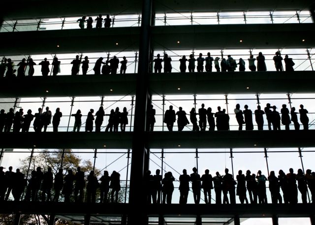 Eurobank: Παράγουμε λιγότερο, αν και δουλεύουμε τις περισσότερες ώρες στην ευρωζώνη