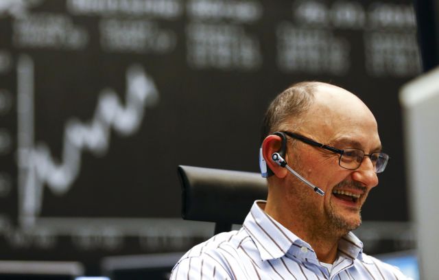 Σημαντική αποκλιμάκωση στις αποδόσεις των ελληνικών ομολόγων