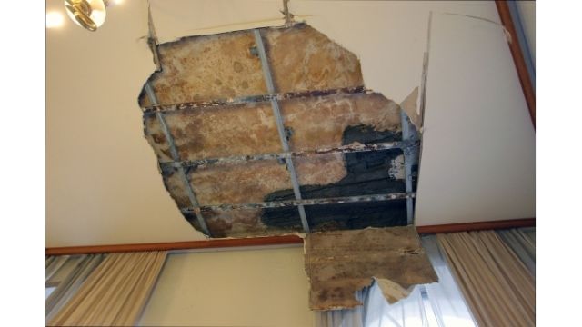 Κατέρρευσε οροφή, πλημμύρισαν γραφεία στο δημαρχείο Ηρακλείου