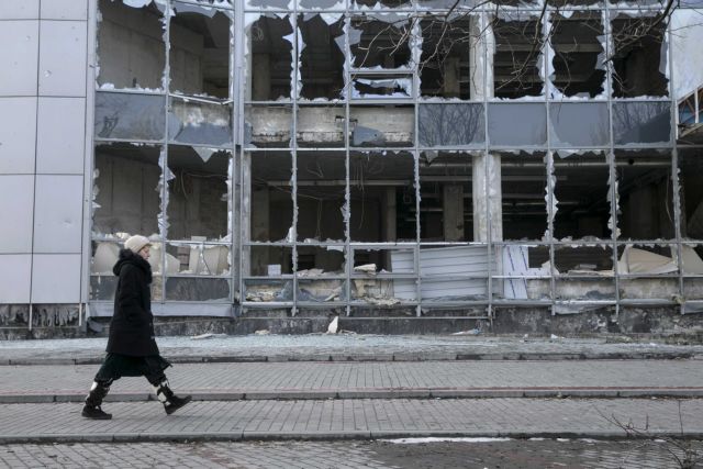 Παρά την εκεχειρία, οι βομβαρδισμοί συνεχίζονται σε τμήματα της Ουκρανίας
