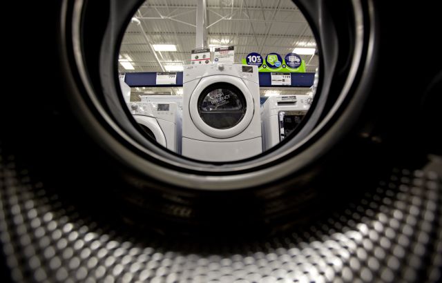 Στέλεχος της LG εγκαλείται για πρόκληση βλάβης σε πλυντήρια Samsung