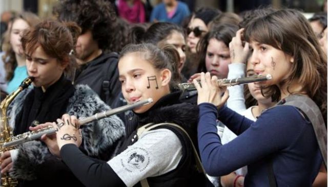 Δωρεά 1200 μουσικών οργάνων σε 43 σχολεία από το Ιδρυμα «Σταύρος Νιάρχος»