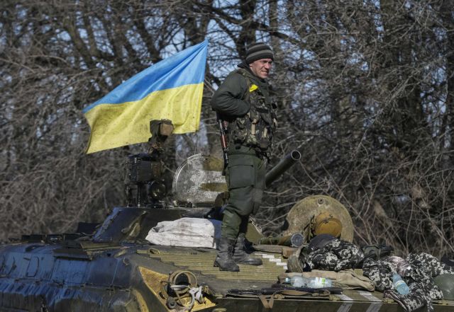 Ουκρανία: Αποσύρονται οι κυβερνητικές δυνάμεις από το Ντεμπάλτσεβε
